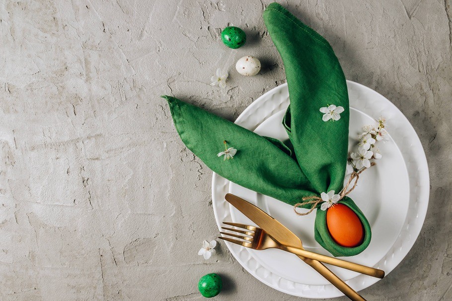 Easter decorations on a plate.
