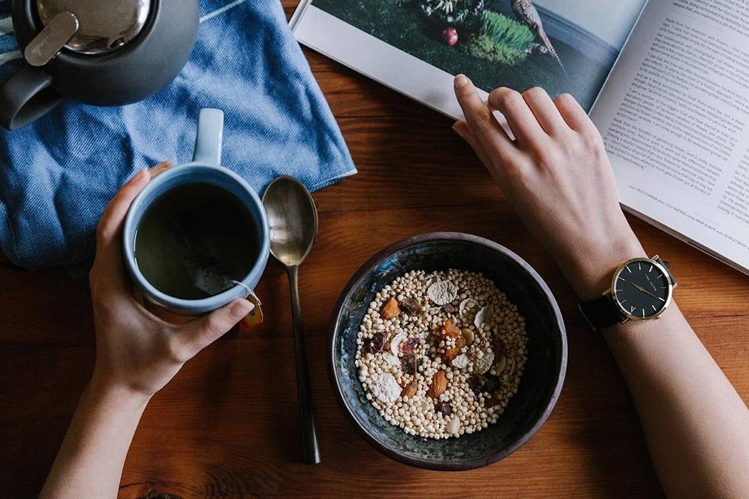 Porridge and tea on a table.